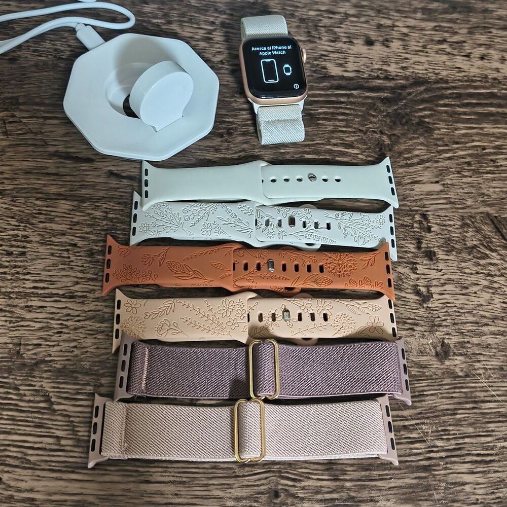 Apple Watch SE 1st Gen Rose Gold w/ charging dock and bands - Picture 3 of 4